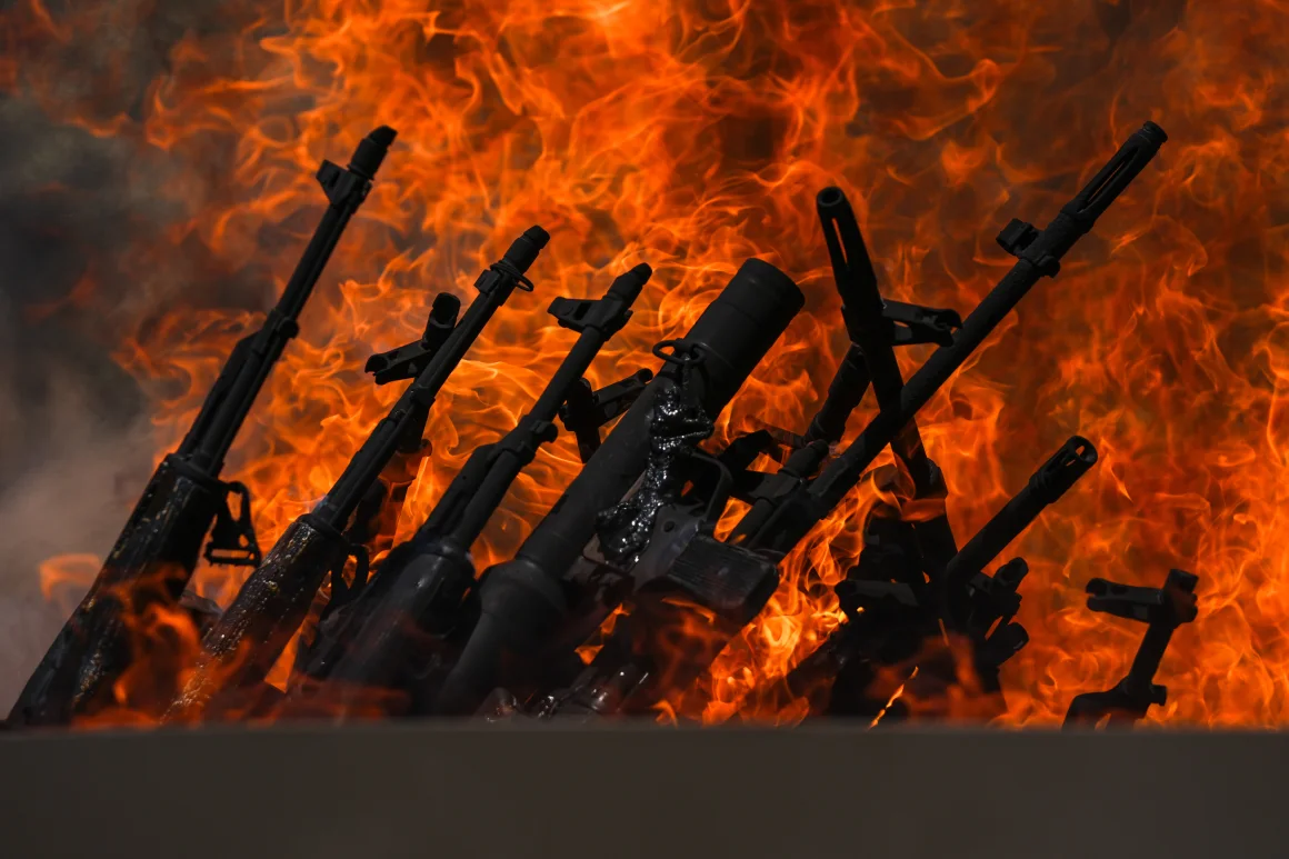 pkk-kurdi-nyatakan-akhir-perjuangan-bersenjata-bakar-senjata-sebagai-tanda-damai-permanen
